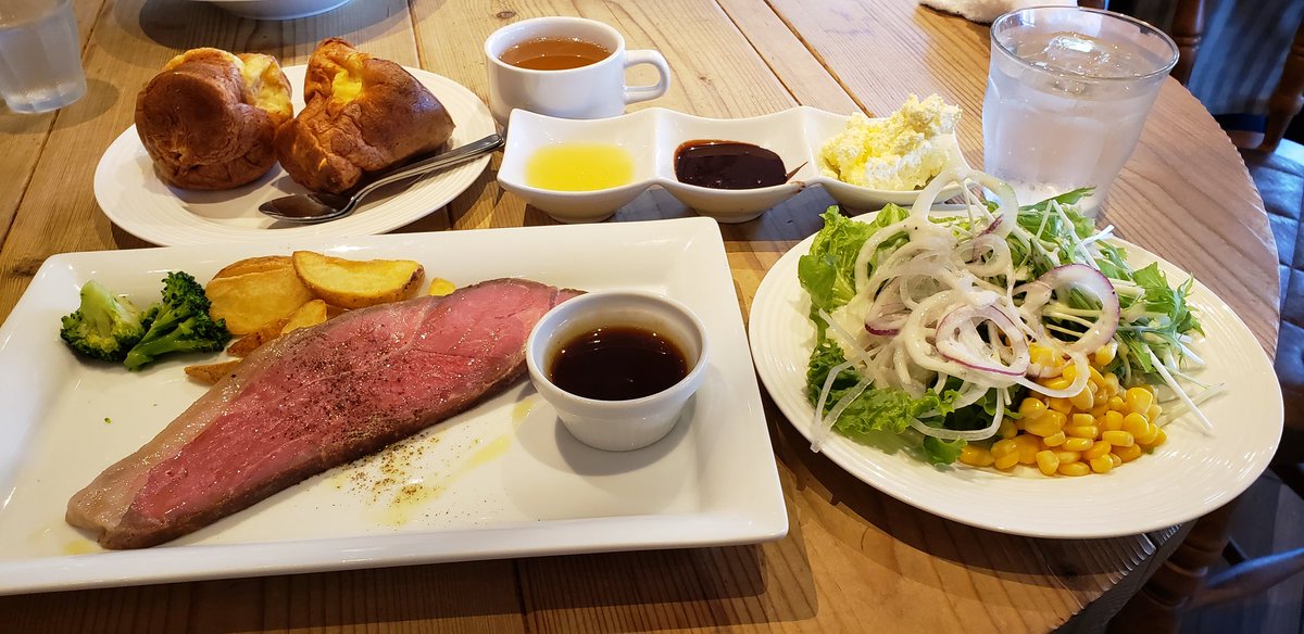 haruka081925's tweet image. 久しぶりにGreen Tableさんに行きました😆
ローストビーフと淡路牛のボロネーゼを娘とシェアして食べました😊
ポップオーバーにマスカルポーネホイップを付けて食べたらすごく美味しかったぁ😋🍴💕
#GreenTable