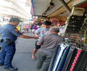 sanfernandocps's tweet photo. In line with the PNP PATROL Plan 2030, on October 14, 2019 at about 11:30 AM personnel of this Station under the direct supervision of PLTCOL PAUL YÑIGO GAMIDO, Chief of Police conducted dialogue and distribution of flyers re anti-illegal drugs,anti-criminality. https://t.co/FqRA3VlO0c