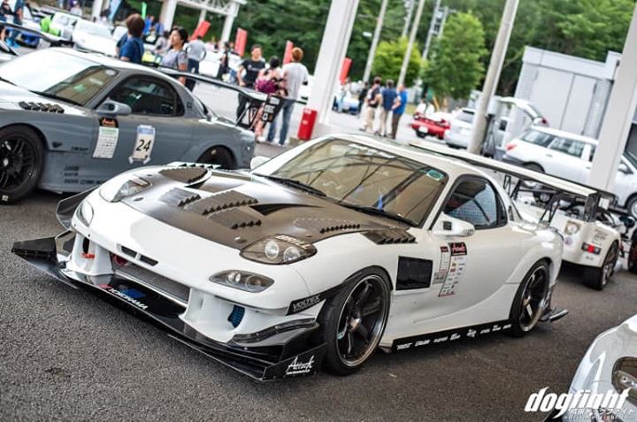 ready5next's tweet photo. 良い感じ。
#rx7 #readygonext #timeattack
#fd3s
#Attack
#drycarbon
#ドライカーボンボンネット https://t.co/VwDxQzymo5