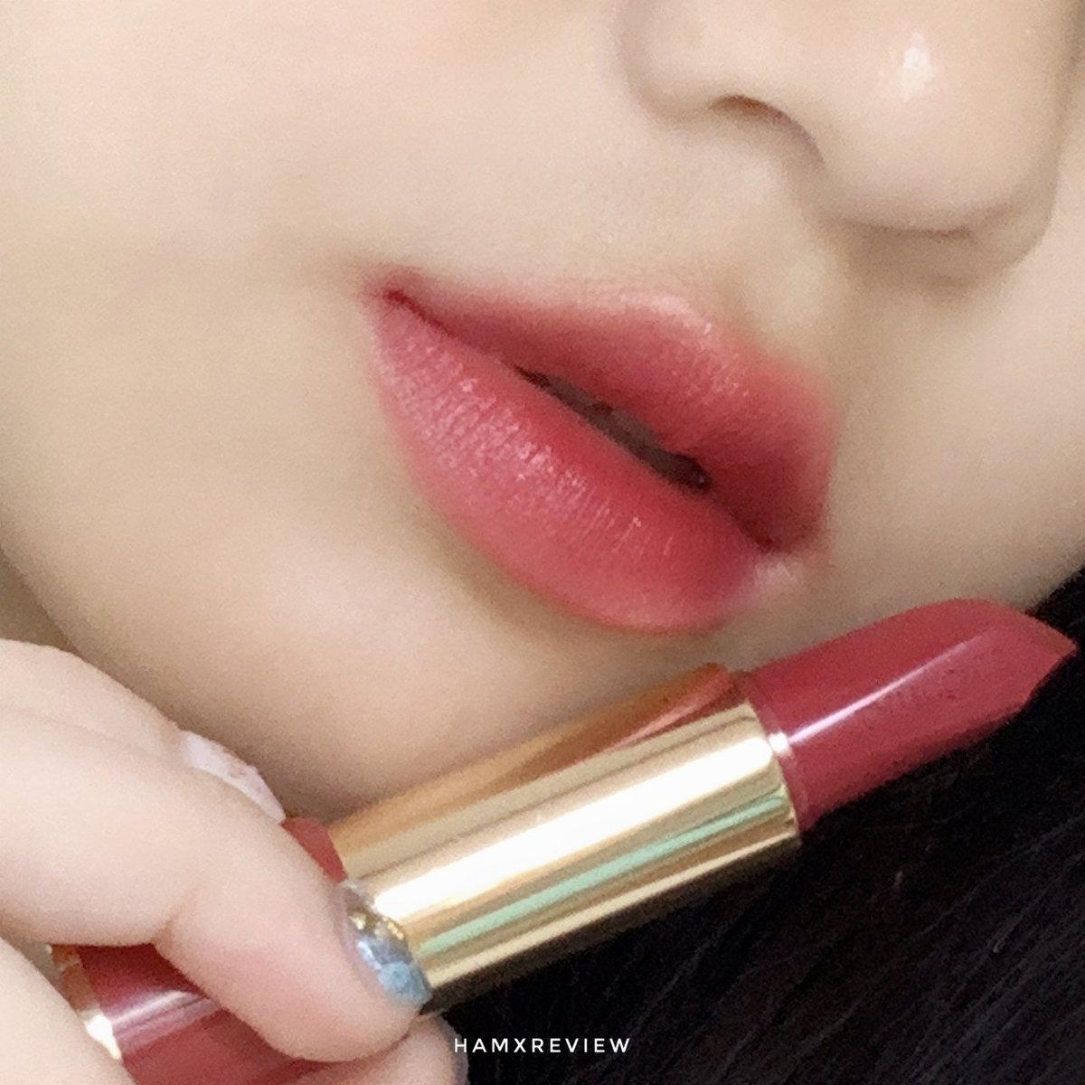 Hamkdy_'s tweet photo. ดีงามสมคำล่ำลืออ ลิป LANCOME L’Absolu Rouge Ruby สี#03 Kiss me ruby เป็นสีชมพูตุ่นๆ ก็คือสวยแพงมากกก ทาแล้วลูกคุณสุดสีนี้55555 ทรงลิปเป็นรูปเพชรทับทิม หรูป่ะแม่ ช็อปไทยมีแล้วว เชียร์มากๆๆ รีบไปซื้อนะของหมดไว #ไว้รีวิวห้ามขายของโว้ยย https://t.co/snDmr009y8