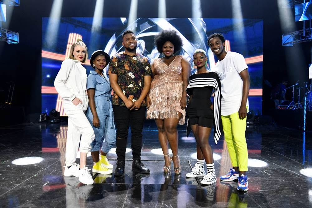 TvMzansi's tweet photo. Last night we bid farewell to MANGALISO who didn’t get enough votes

If there’s a better way to showcase your star power its on #ShowStopperNight

While we got mixed vibes from the judges on some performances it’s without doubt the evening belonged to VIGGY &amp; SNEZIEY !! #IdolsSA https://t.co/5U69I7iFvI