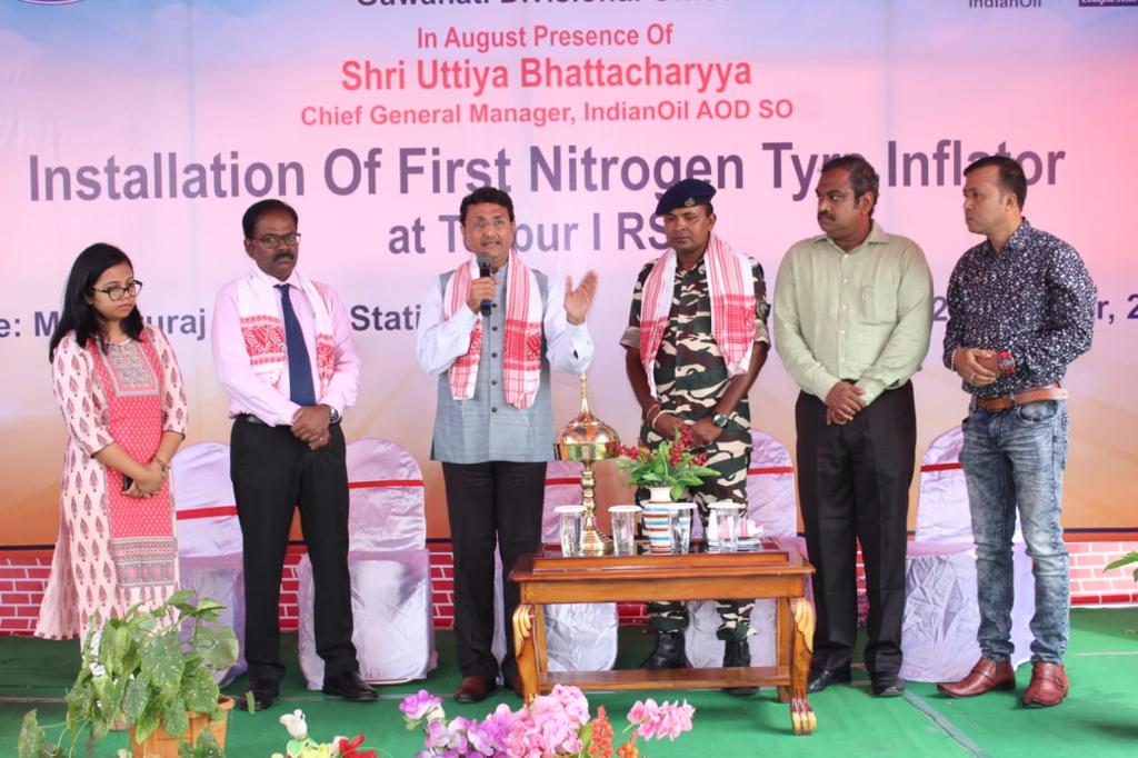 IOCL_Assam's tweet photo. CGM IOAOD Shri Uttiya Bhattacharyya inaugurating the first nitrogen tyre inflator in Darrang District, Assam at M/s Rituraj Service Station, Mangaldoi.
Safety pledge was taken by all participants to make safety the first priority.
#ioclassam #CustomerService #SafetyFirst https://t.co/S5HafItU5M