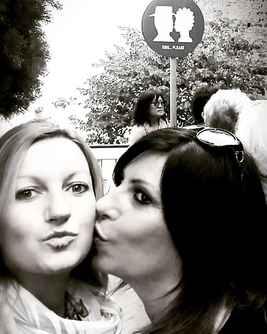 Claudia77cla's tweet photo. #kiss #friends #sirmione https://t.co/PKmi3v6Ldh