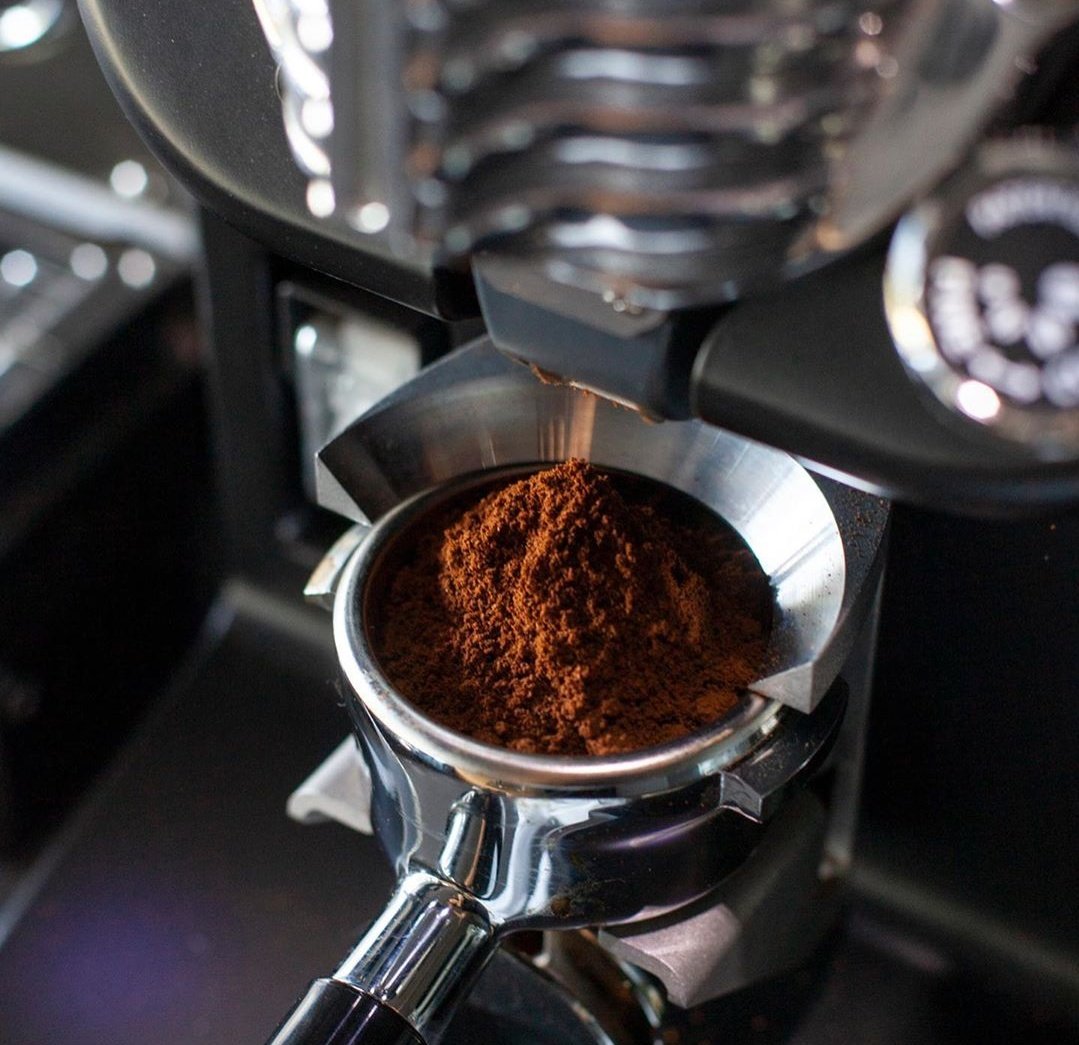 victoriaarduino's tweet image. #Mythos2 micrometric adjustments, grinder speeds, &amp;amp; temp control make for amazing precision. Tip: Grind finer for more body+sweetness. Too fine and it may turn bitter. Go coarser to increase acidity. #VictoriaArduino