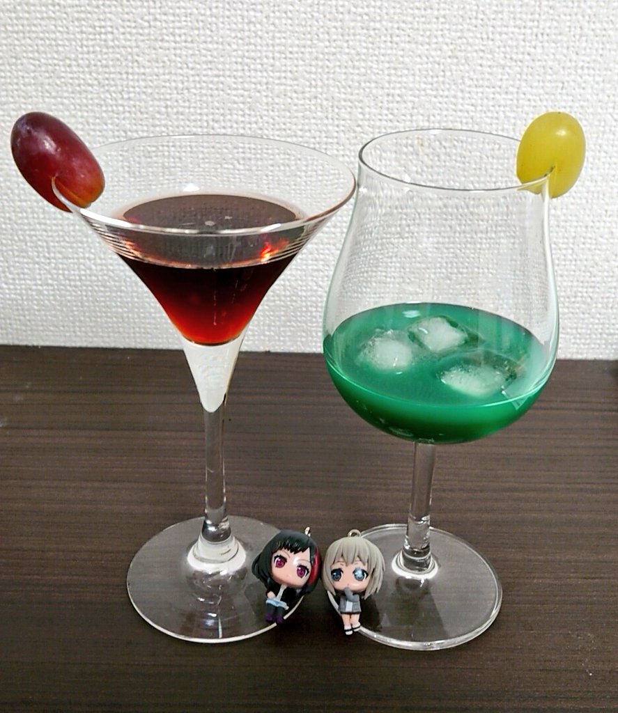 富士山 Pa Twitter 美竹カクテル チェリーブランデー カシスシロップ カカオブラウンリキュール 赤ぶどう チェリー とビターチョコを意識 カシスで酸味も 青葉カクテル ミントリキュール ブルーキュラソー チョコレートクリームリキュール 白ぶどう 髪色と甘さを