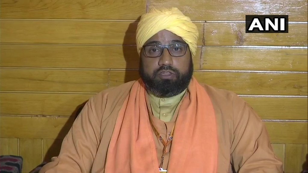 ANI's tweet photo. Naseeruddin Chishti, part of Sufi delegation visiting J&amp;K,in  Srinagar: We met locals and none of the locals complained of human rights violations.Pakistani propaganda is false,yes basic services like phone were restricted but when big step is taken,such directions are issued https://t.co/PTGUc9bQm4