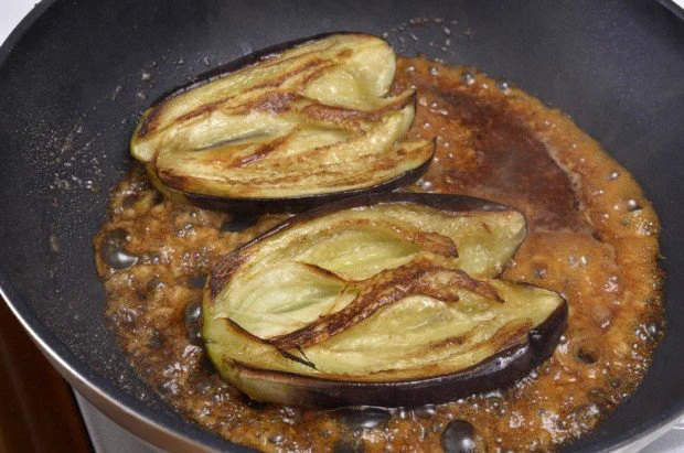 秋じゃなくても食べたくなる！？秋茄子がジューシーな「茄子のステーキ」の作り方！