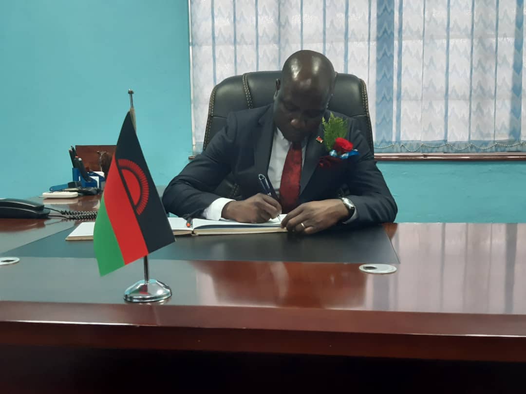 Government Spokesperson <a href="/MarkBotomani/">Hon.Mark Botomani, MP</a> Calls on #MBC to stand for truth and honesty in the wake of proliferation of #FakeNews facebook.com/19585981393385…