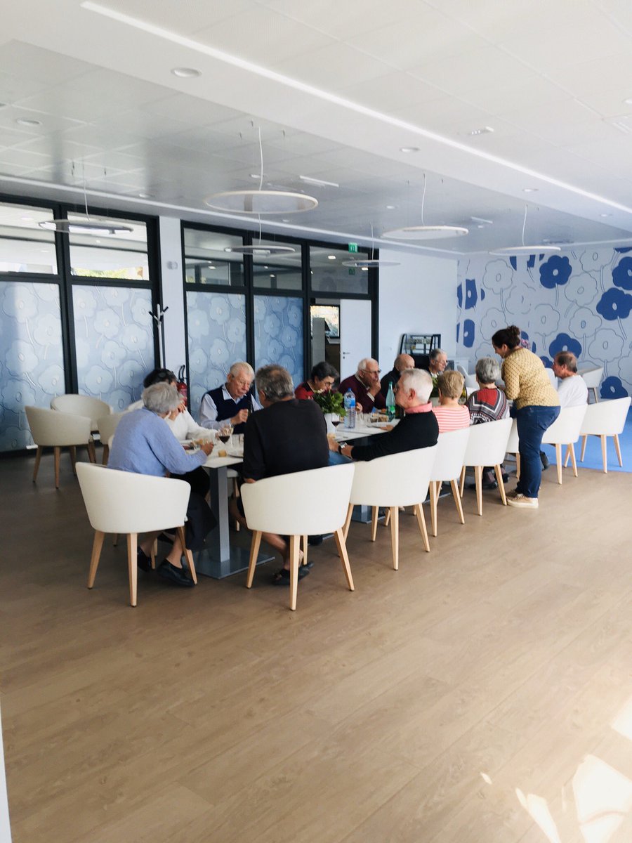 Nos résidents ont bien commencé la semaine, sous le ☀️ en terrasse, suivi d’un repas tous ensemble <a href="/SenBassens/">Senioriales de Bassens-Savoie</a> merci #HappyFactory pour ce délicieux repas
<a href="/GrandChambery/">Grand Chambéry</a> <a href="/senioriales/">Senioriales</a>