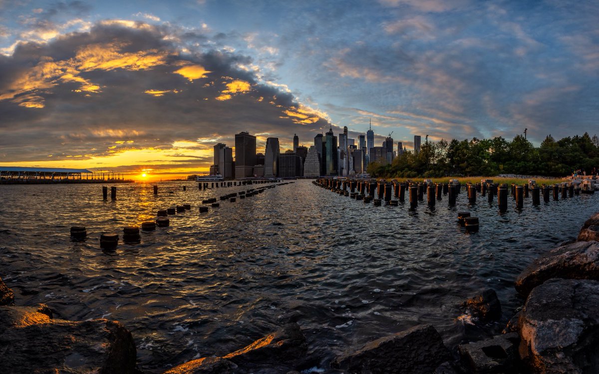 Beautiful scattered clouds at sunset this weekend <a href="/bkbridgepark/">Campaign for BBP</a> <a href="/StormHour/">#StormHour</a> <a href="/ABC7NY/">Eyewitness News</a> @nycgo <a href="/nycfeelings/">NewYorkCityFeelings</a> <a href="/NBCNewYork/">NBC New York</a> <a href="/weatherchannel/">The Weather Channel</a> #StormHour #sunset #NYC #Brooklyn #seeyourcity