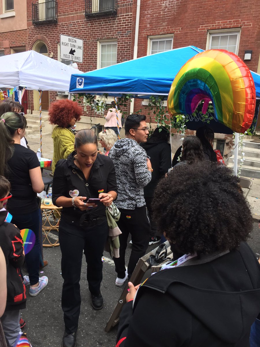 MOVESphilly's tweet photo. 😁😁🌈🌈 Did you check us out yesterday? #phillyoutfest #outfest https://t.co/LINlF1pvhK