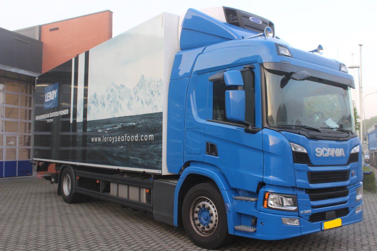We provided this #Scania of a spoiler together with side streamers. 
Woud you like to know more? Visit us at veapshieldunited.com