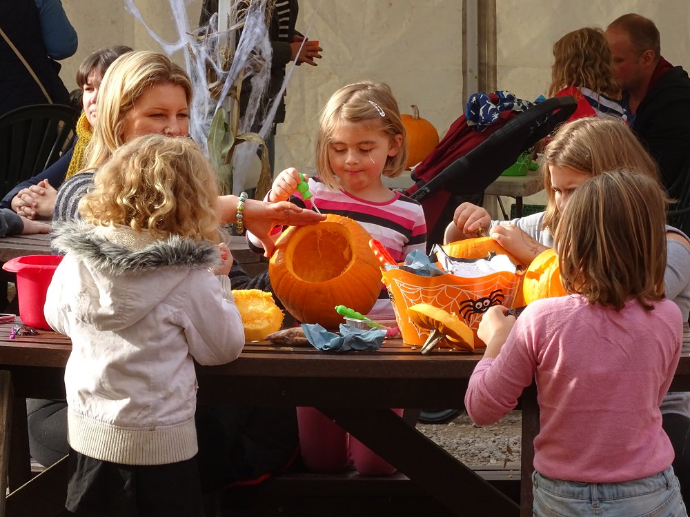 Hampshire Fare (@hampshirefare) on Twitter photo Pick up a #pumpkin from the pumpkin patch <a href="/The_Sunnyfields/">Sunnyfields</a> farm. The Pumpkin Festival continues from Sat 19 Oct-Hallowe'en! Come in fancy dress for fun family day out. Info: bit.ly/32aXsUC Pick up a #pumpkin from the pumpkin patch <a href="/The_Sunnyfields/">Sunnyfields</a> farm. The Pumpkin Festival continues from Sat 19 Oct-Hallowe'en! Come in fancy dress for fun family day out. Info: bit.ly/32aXsUC