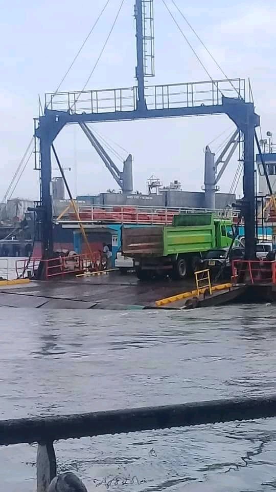 call_precious's tweet photo. Sadly we never learn. It's business as usual at #LikoniFerry. Oh God help us. #KOTLOYAL #recoveryinthedeep https://t.co/9DgxrcwG41