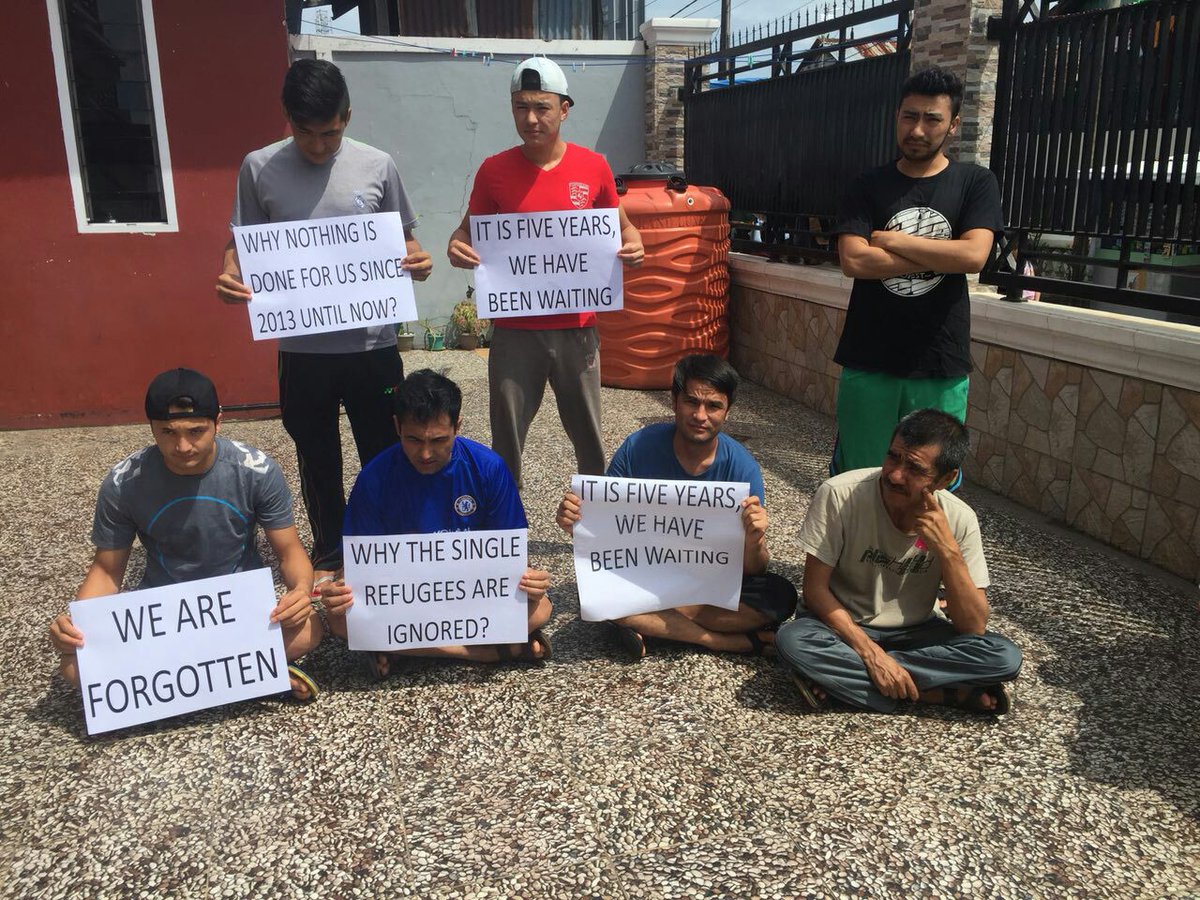 Maisam85277283's tweet photo. #RESETTLEMENT4SINGLEREFUGEES #HELPREFUGESSININDONESIA
Attention attention UNCR ATENTION
We have family too
We want justness
We want equality
We want process
Six years is enough
UNCR ATENTION ATENTION https://t.co/NlZoxLcmz7