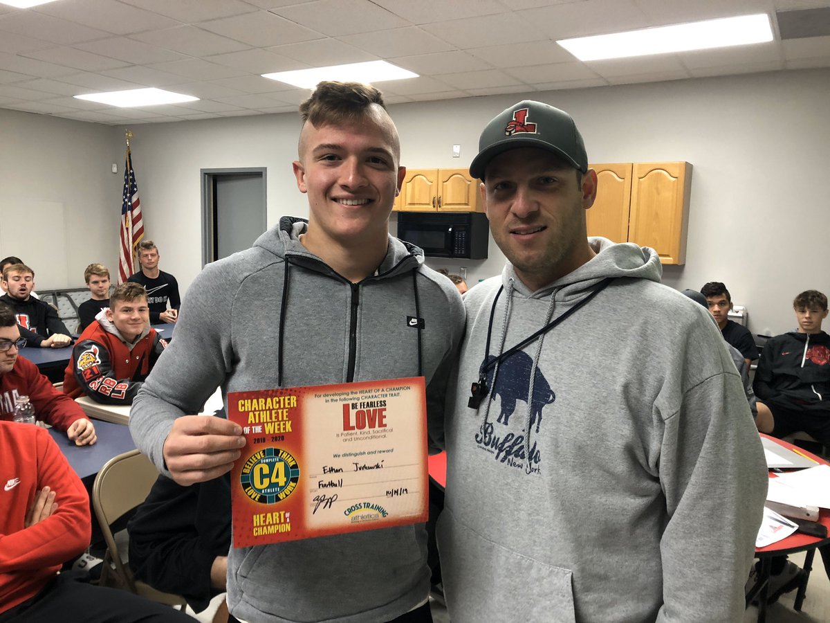 CrossTrainingA's tweet photo. Legend character athlete of the week. Deep love for his team . Team first mind set which has the outcome of Trust Hope Protects and Perseveres.Congrats on a great award .. Go 100 https://t.co/i7QvFLlqxC