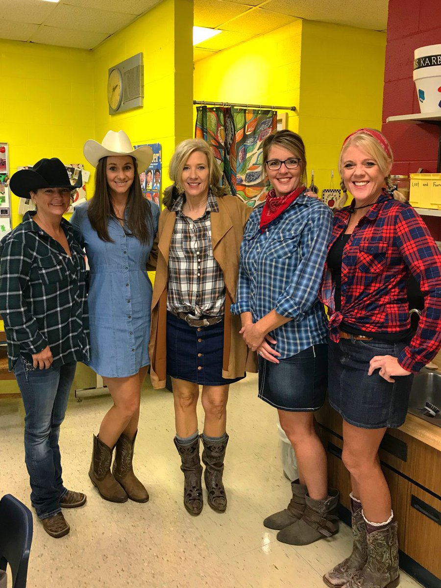 Kicking off to a great homecoming week with the best!! <a href="/M_E_S_Tigers/">Marshall Elementary</a>