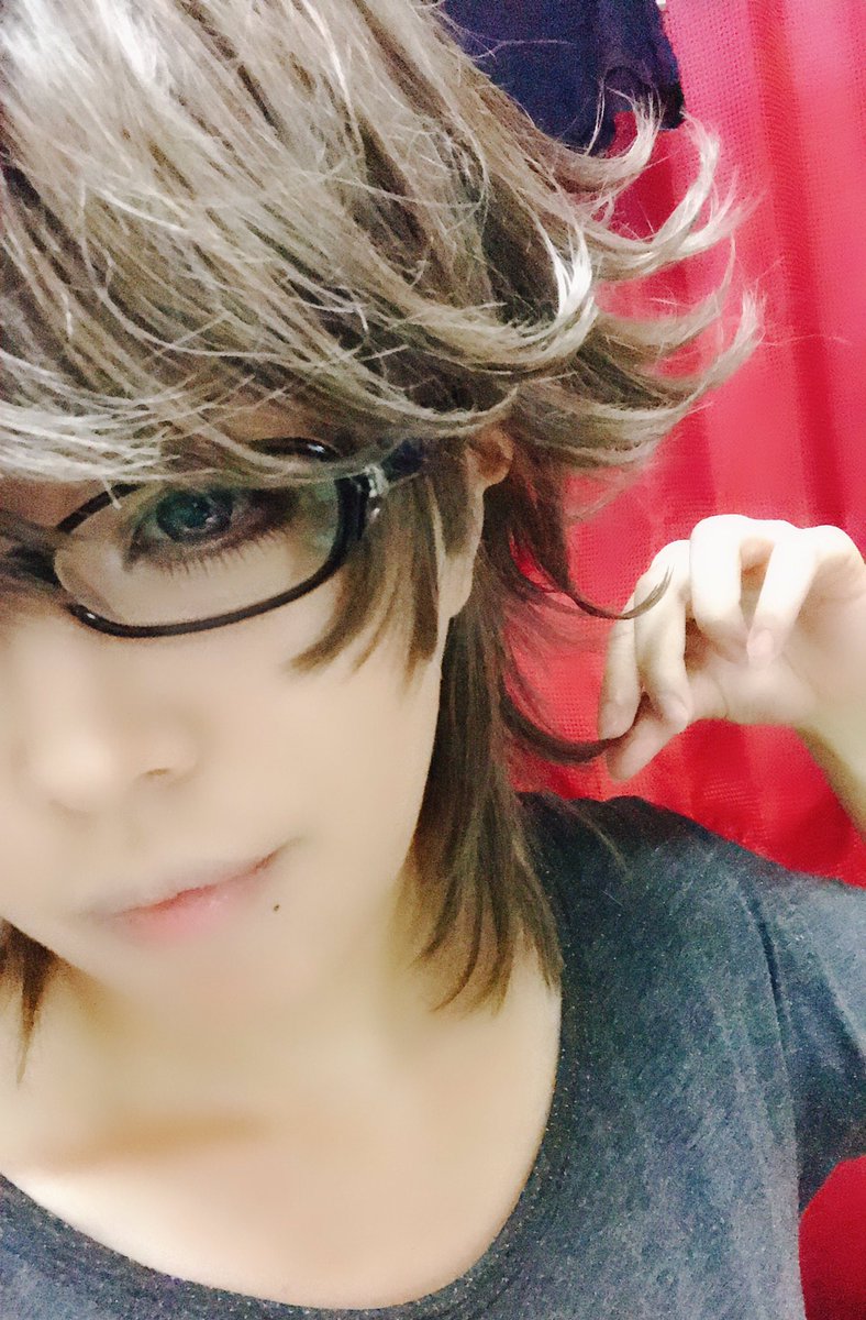 ryo_tam's tweet photo. 顔作ってみてウィッグ被ってみて、「ここの毛もはねたほうがいいかな？」って相談するのに撮ったらえっちなギャルになった瑛一(仮)がこちらです ご査収ください https://t.co/qI4JMVseQ0