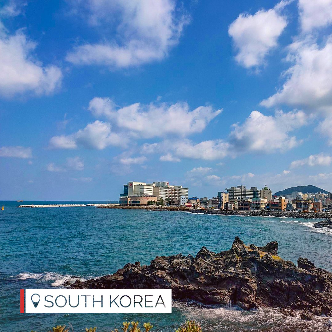traverous's tweet photo. 📍 Yongduam Rock (Dragon Head Rock)

Captured By: Amer (https://t.co/yKMT1iUrSG)

#traverous #travel #yongduamrock #dragonheadrock #jejucity #southkorea #jejusi #yongduamgil #rock #rockymountain #AkuDanKorea #KeKoreaAja #ImagineyourKorea #exploresouthkorea #travelsouthkorea https://t.co/qtLlHe92tH