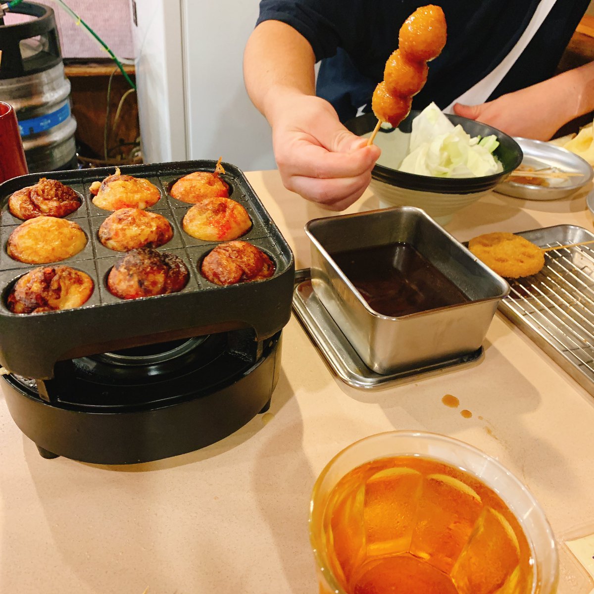 みっころ 台湾ラブ 串カツ田中へ行ってきたよ ズズがお気に入りのはんぺんも食べたよ わたしは玉ねぎとししとうが美味しかったな ちびっこにはセルフたこ焼きとソフトクリームのプレゼントがあり ありがたく頂きました 夫はさらに個分の みっころ 台湾ラブ 串カツ田中へ行ってきたよ ズズがお気に入りのはんぺんも食べたよ わたしは玉ねぎとししとうが美味しかったな ちびっこにはセルフたこ焼きとソフトクリームのプレゼントがあり ありがたく頂きました 夫はさらに個分の