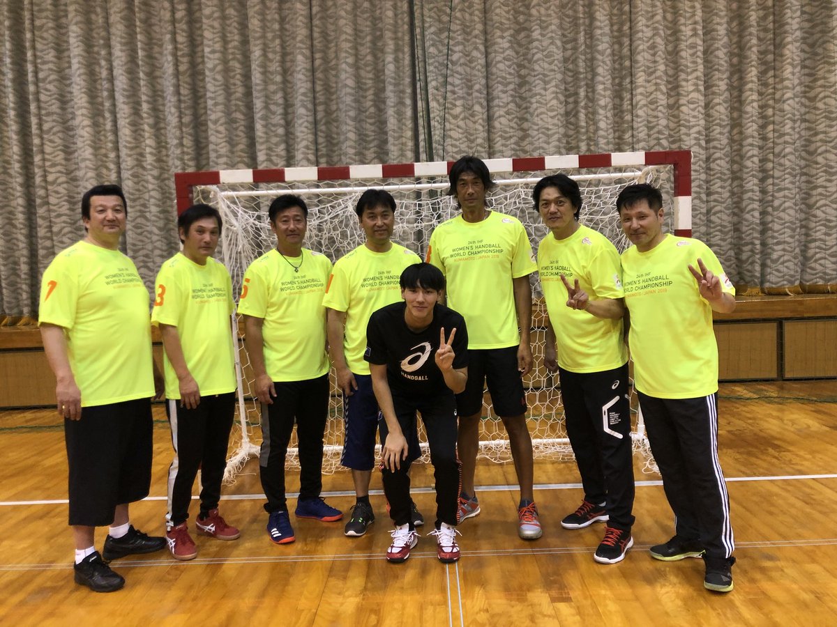 末岡拓美 今日は1997年男子ハンドボール世界選手権大会のメンバーの方々と一緒に写真を撮ってもらいました 熊本開催 ハンドボール界のレジェンド ちなみに当時まだ生まれてません 末岡拓美 今日は1997年男子ハンドボール世界選手権大会のメンバーの方々と一緒に写真を撮ってもらいました 熊本開催 ハンドボール界のレジェンド ちなみに当時まだ生まれてません