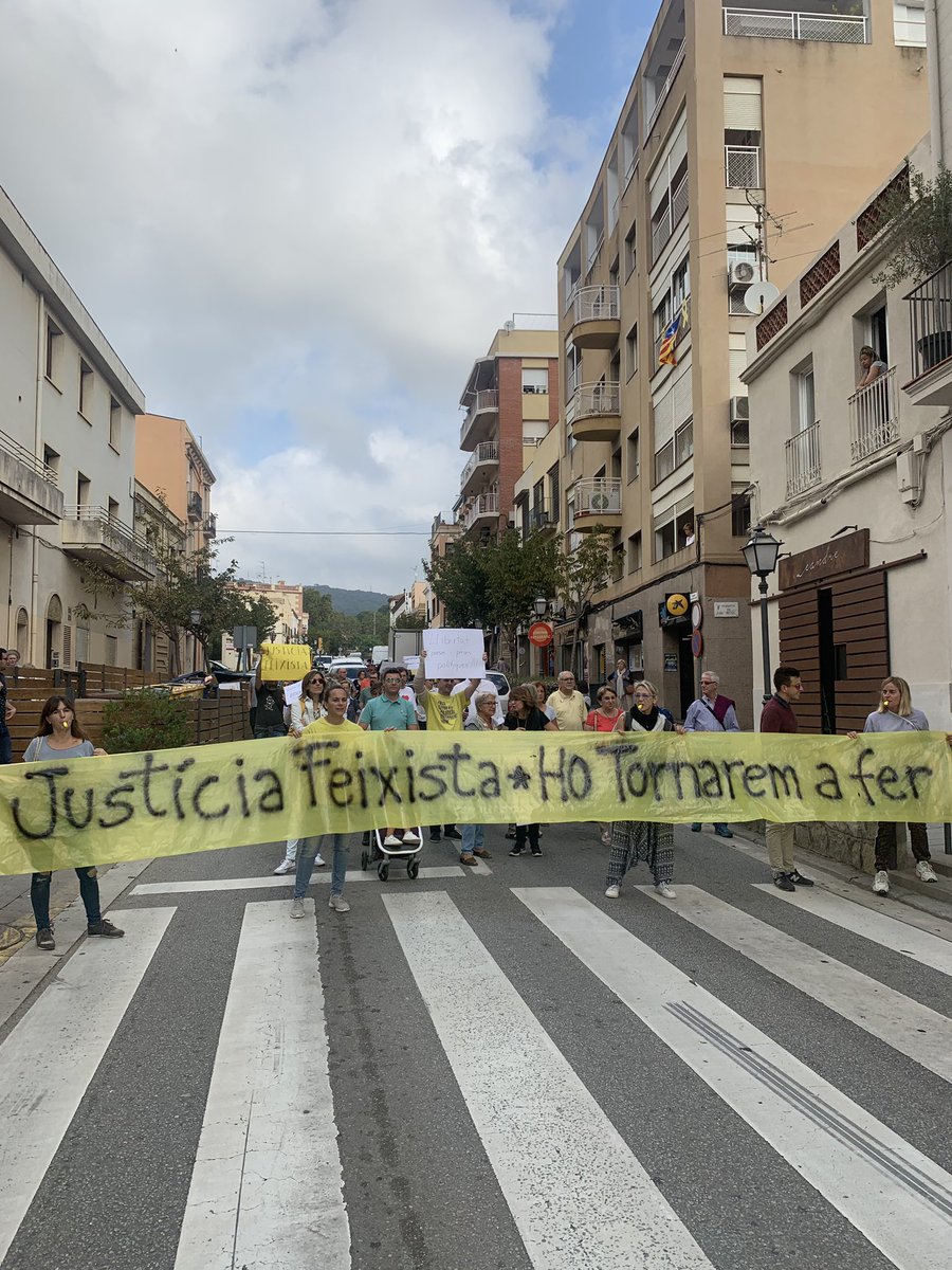 No acatem la sentència #HoTornaremAFer #LlibertatPresesiExiliadesPolitiques #Detingudes23S #cdralella