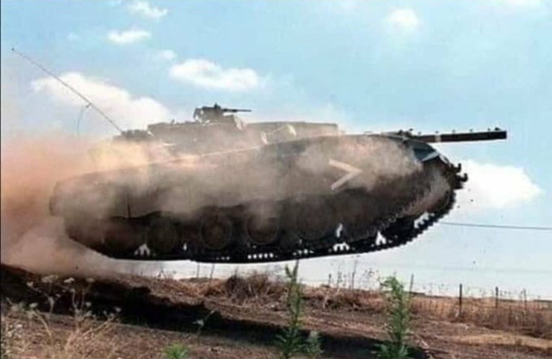 Sivil hayatlarında şahin - doğan ve  Honda Civic kullanan gençlere tank verince, havada ucurmasi,

Dosta güven düşmana korku vermesi normal Tabi..

#BarisPinarHarekati