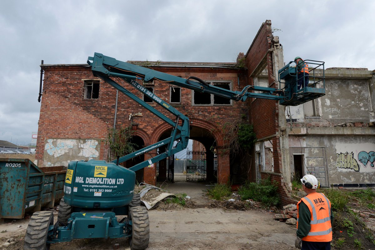 SunderlandUK's tweet photo. Myth-busting Monday: Doxford Gates have been delicately taken down and are now safe in storage for restoration, and will be resurrected on the completion of #SSTC3 https://t.co/eh0FA3hAK5