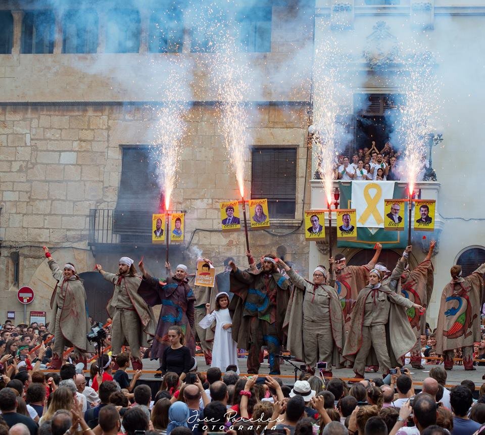 diablesvila's tweet photo. El Ball de Diables de Vilafranca manifesta el seu rebuig a aquesta sentència abusiva i injusta a líders polítics i socials, i com sempre hem fet, seguirem exigint la seva llibertat.

#LlibertatPresosPolítics https://t.co/nW0eB1YvNi