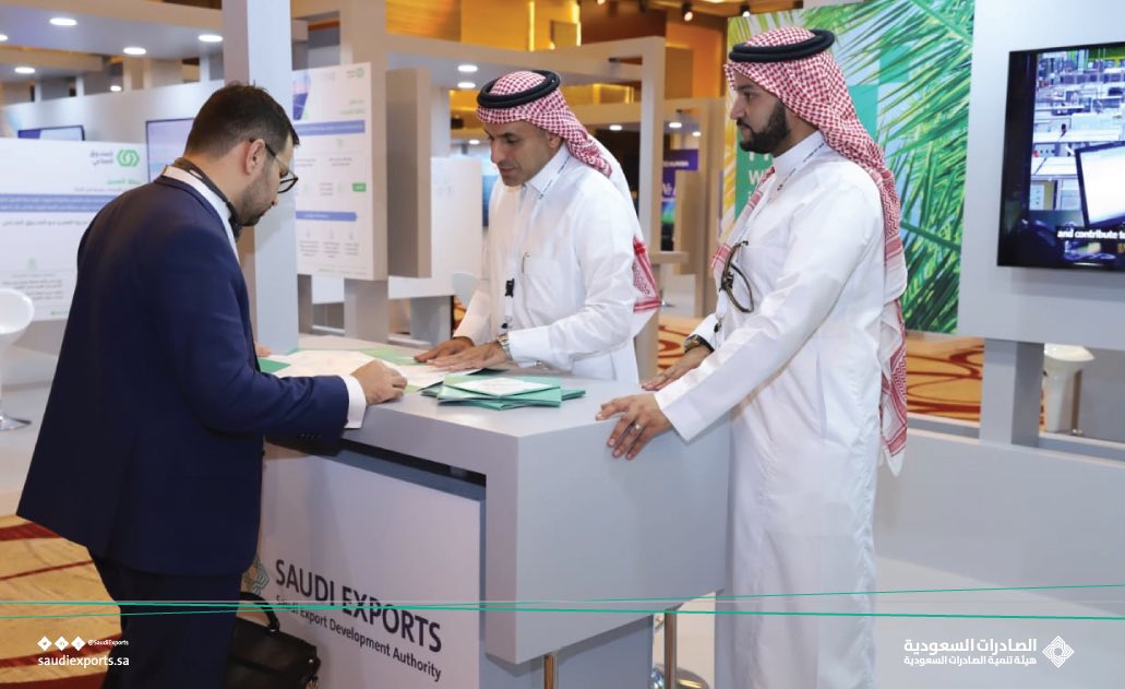SaudiExports's tweet photo. Управление развития экспорта Саудовской приветствует делегацию лидеров российского бизнеса в Саудовской Аравии для участия в Саудовско-Российском форуме руководителей компаний. Для нас большая честь пригласить Вас на стенд #SaudiExport во время сопутствующей выставки
#InvestSaudi https://t.co/v3zBDH3DLj