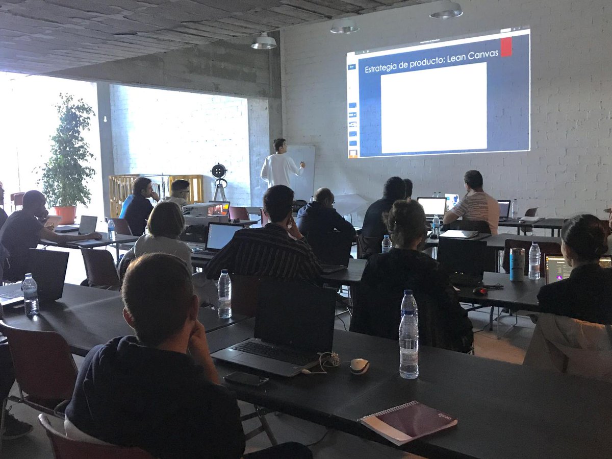 ImprovngMetrics's tweet photo. Nuestro #Improver, @oliveirarubinos, Engineering Area Manager, disfrutó transfiriendo su conocimiento sobre metodologías ágiles a los alumnos de la 4º edición del #bootcamp @hackabos. Porque una ayudita para testar los proyectos, siempre viene bien...
#Improvingmetrics #data https://t.co/dJxa3e5YZ0