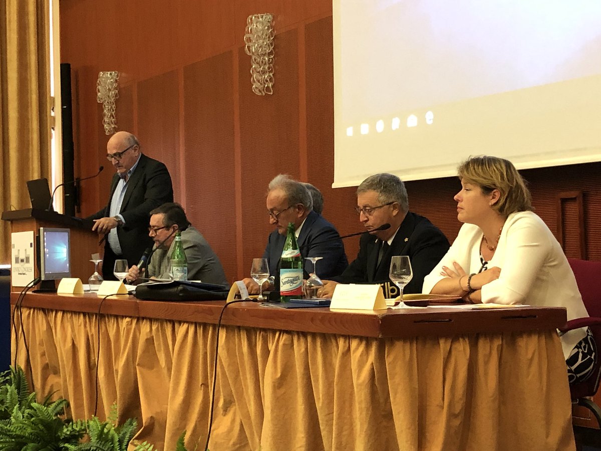 Assarmatori1's tweet photo. Evento #MAIIF. @salvatorelauro (#Assarmatori): La tecnologia a supporto della navigazione e della logistica sarà fondamentale per mitigare i rischi che si nascondono dietro la crescita del traffico marittimo. Da qui l’importanza del ruolo che ha #DIGIFEMA. https://t.co/6Zxseg77G2