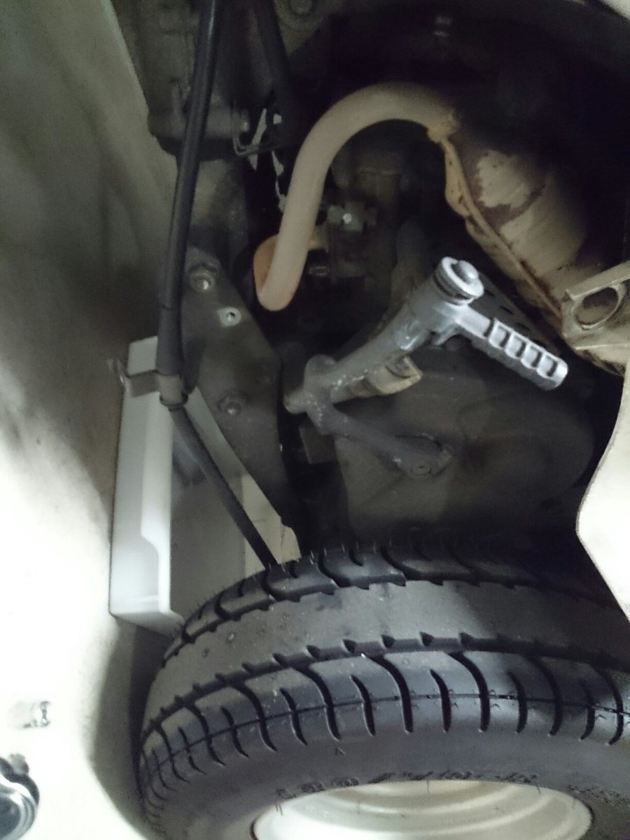 オイル交換しようとしたらサビでボルトが回りません
サビ落とし買わないとだめだこりゃ(-_-;)