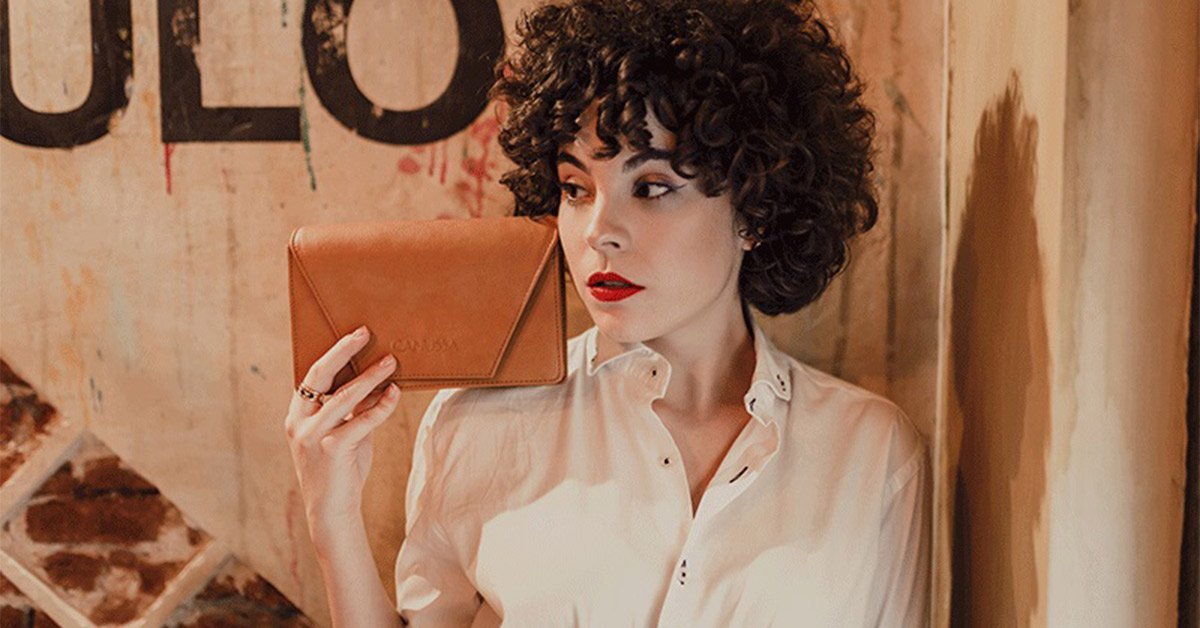 With the mission to create timeless and functional accessories while maintaining a #sustainable production, Canussa's bags are made from a waterproof material that has the appearance of 100% natural leather. Discover the #ecofriendly collection: bit.ly/2IQyLoR

#VeganBag