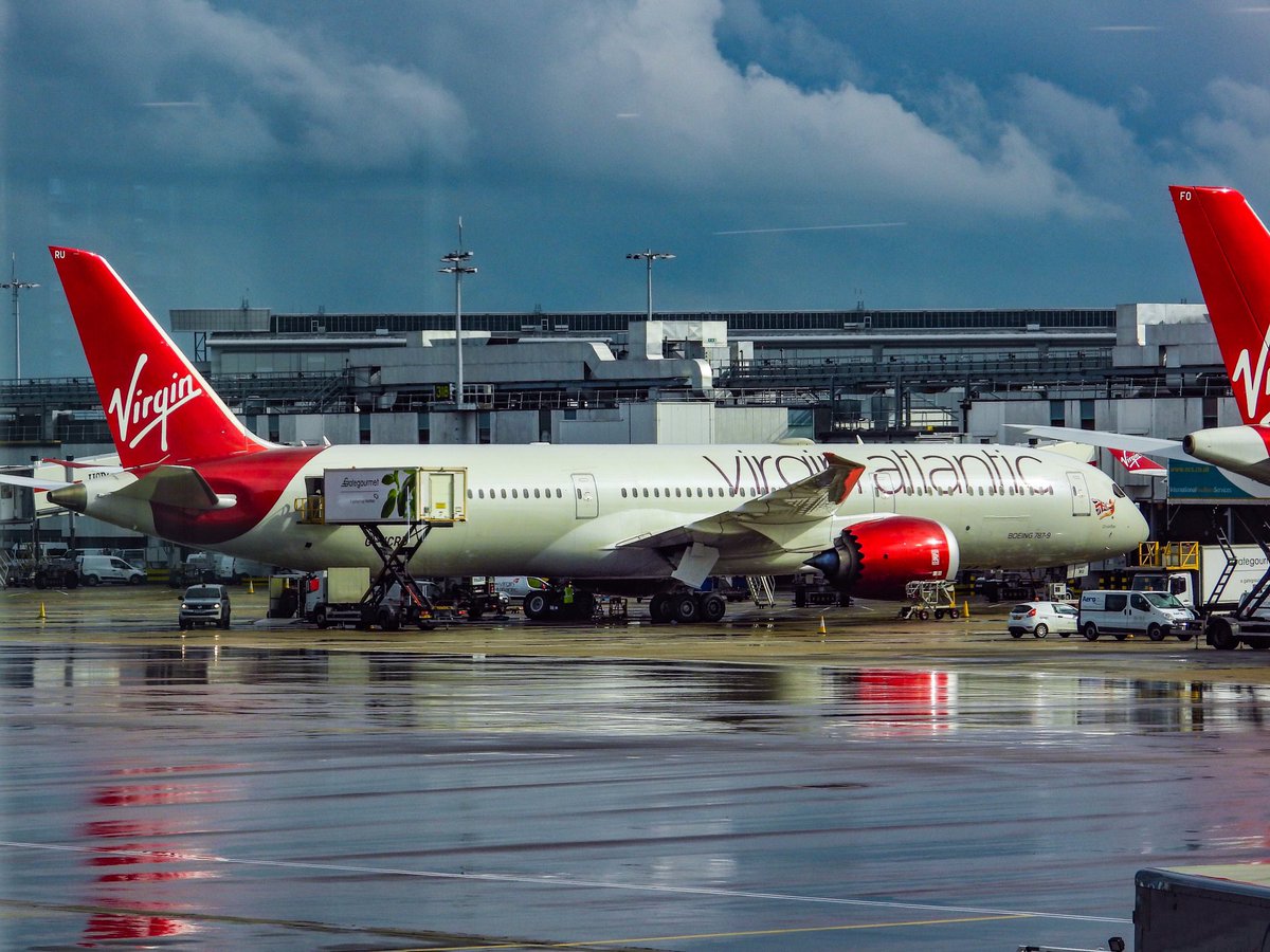 HTouku's tweet photo. A Virgin Atlantic B787-9(G-VCRU) is parked at gate in London Heathrow International Airport(LHR/EGLL)
Aircraft profile information:
Airline: @virginatlantic (VS)
Aircraft: B787-9 Dreamliner 
Reg no: G-VRCU
Age: 4.1 years
#VS #B787 #B7879 #787 #789 #egll #lhr https://t.co/OoXHyOvbX9