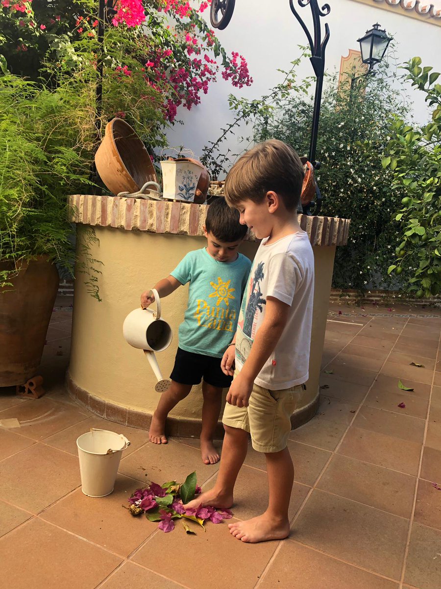vickyesgar's tweet photo. "La planta del pie" ¡Un cuento sorprendente para aprender con humor! 🥳😊
@lorenabernab1 @RosarioAvilaPe2 
#LIJ1920 @CEUAndalucia @inmamenabernal https://t.co/dW4NuVpNKJ
