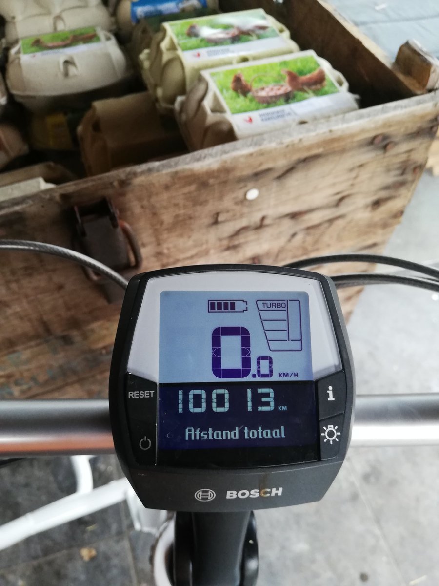 hierdensekakel's tweet photo. In 2 jaar tijd al 10.000 km gefietst om 🥚🥚te bezorgen. #adopteereenkip #kipcaravan. https://t.co/u2od4NS0gs