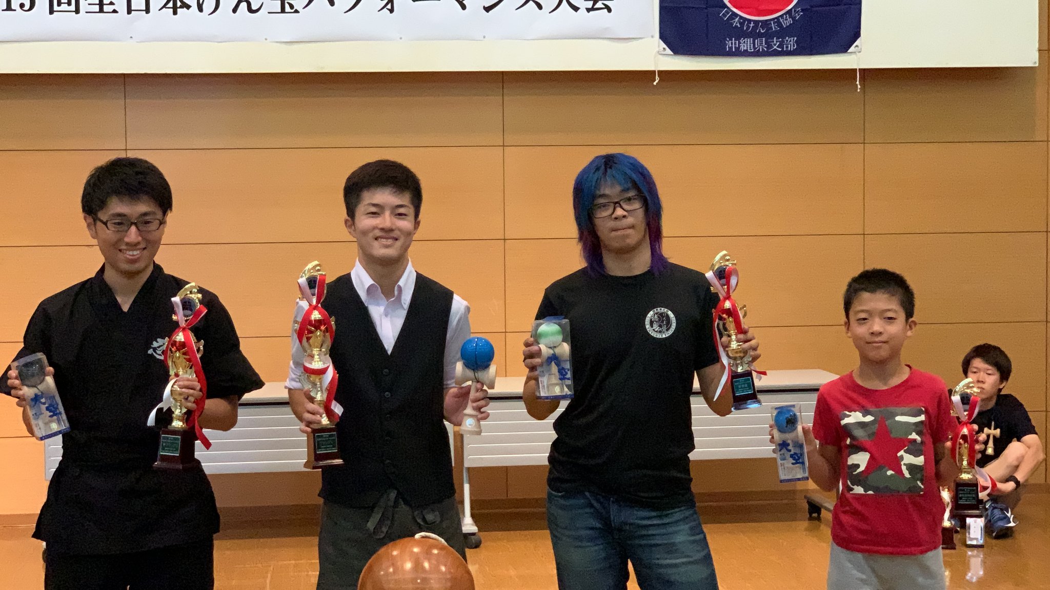 メルト 美月 A Twitter 全日本クラス別けん玉道選手権aクラス 五段以上 で優勝 全日本けん玉 パフォーマンス選手権で3位 敢闘賞 でした 今大会唯一のトロフィー2個持ちになれたのとクラス別優勝できてよかったです パフォーマンス負けたけど上がってきてるのでまた