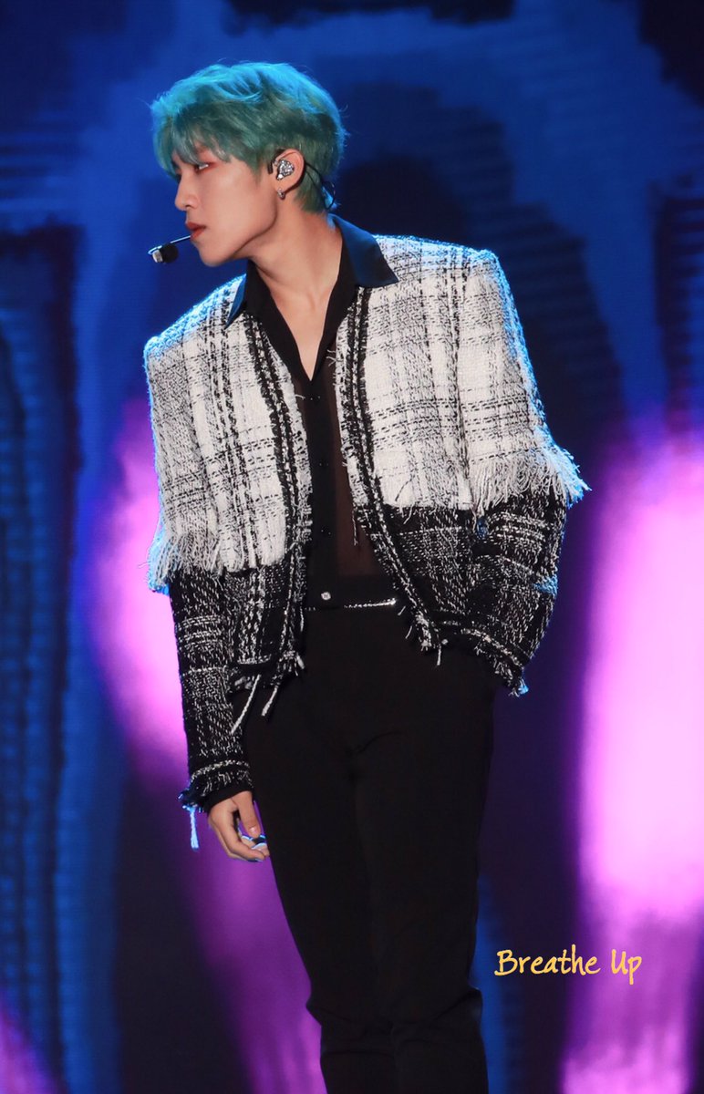 UpBreathe's tweet photo. 191012 울산 아시아송페스티벌 

#에이비식스 #AB6IX #박우진 #PARKWOOJIN https://t.co/8zGk7TgFyL
