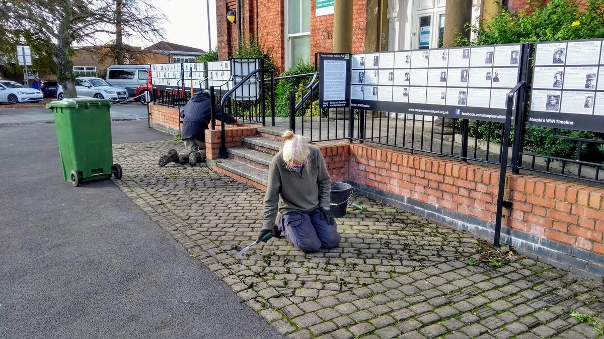 marplewebsite's tweet photo. A smaller than usual band of #FoMMP volunteers enjoyed a surprise visit from the sunshine on Saturday. As the ground was so wet we focused on litter-picking, weeding the entrance to the park, the car park and pathways. Read more about our task days here: https://t.co/MPQwFu3ncB https://t.co/Rr7oCDF7Nq