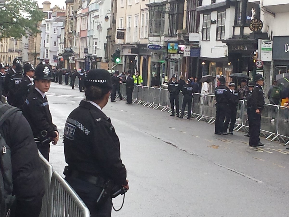 Officer's awaiting the return stretching along St Aldates & the High Street. Grey, wet & miserable. Smart , professional & friendly. Would love to buy them each a donut. #PCAndrewHarper