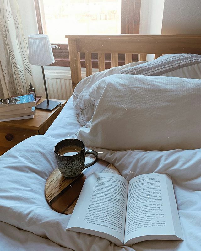 Slow October mornings with soft sunshine and spooky reads perfect for my favourite month 🎃.
.

It’s been a busy month for me, which is why it’s been a bit quiet on here. I went back home to Canada to meet my new nephew and go to a friends wedding, ca… ift.tt/2B8ZMzD