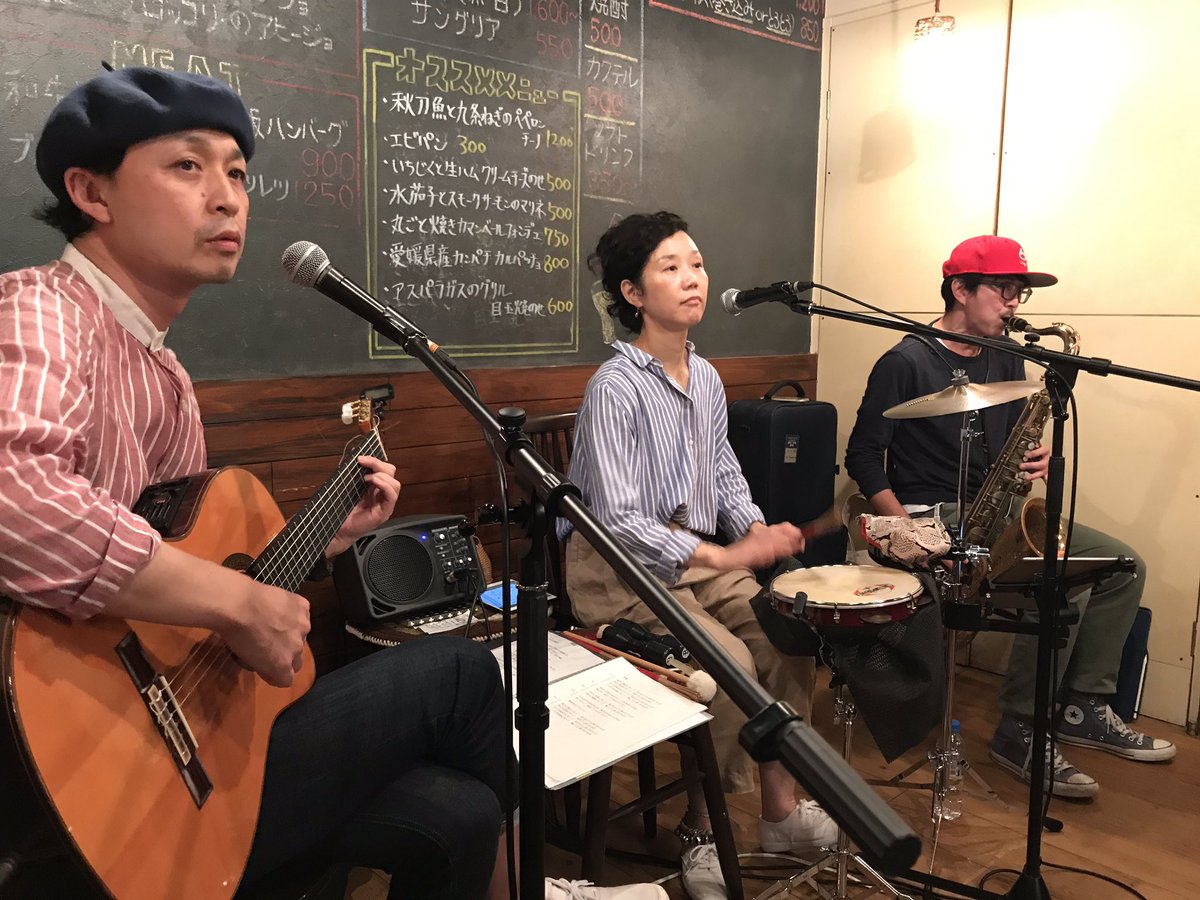 maomagu8686's tweet photo. Vacation Threeは初めてでしたが、どストライクでした！
心地よすぎて、ライブの途中に寝落ちしそうになりましたよ。
また聴きたいな♪

#vacationthree 
#trunq 
#グラスゴウ食堂 https://t.co/DKLmi6WQoF