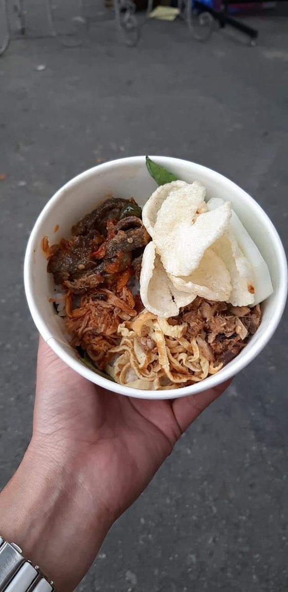 AWGGLHPRDNPTR's tweet photo. TWITTER, PLS DO YOUR MAGIC!

Istriku baru memulai usaha makanan Uduk Take Away dengan aneka topping lauk yang bisa dipilih sendiri. Ada Rabuk Pedas Cakalang, Ayam Suwir dan Paru Balado. Harganya cuma 10.000. Dom Samarinda

Ramaikan min @SamarindaUpdate @KulinerTepian @kabar_SMR https://t.co/tTAYLr5QQh