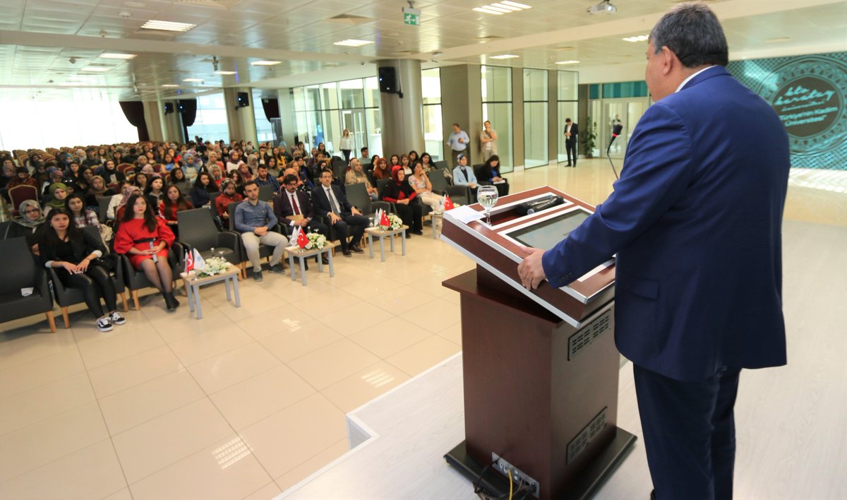 ktokaratay's tweet image. Bilgi ve Düşünce Topluluğumuz tarafından düzenlenen &quot;Bilgi&apos;sel Psikoloji Zirvesi&quot; Rektörümüz Prof. Dr. Bayram Sade&apos;nin açılış konuşmaları ve H. Nita Scherler&apos;ın &quot;Gestalt Bakış Açısından İnsanın Hali&quot; semineriyle başladı.

#gestalt #terapi #gestaltterapi #bilgiselpsikoloji