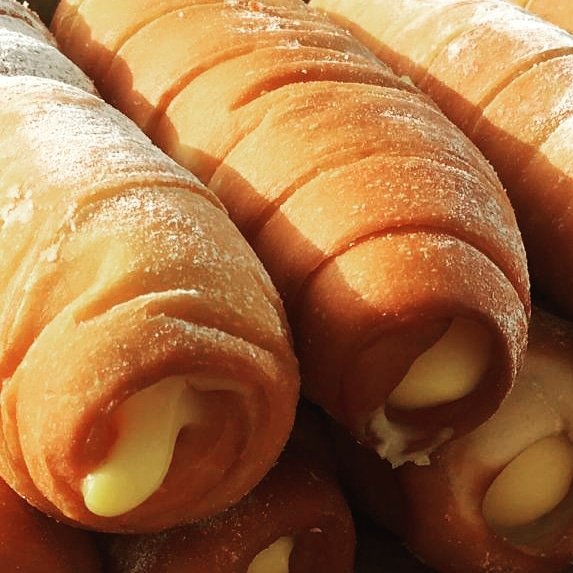 LaghisDeli's tweet photo. Monday morning blues?
We can help!
#laghisdeli #italianbaking #donuts #doughnuts #harbornevillage #harborne #edgbaston #birminghamuk🇬🇧 #brum #brummiefoodiesuk #brumisbrill #foodporn #freshlybaked https://t.co/h3HV1p7NJP