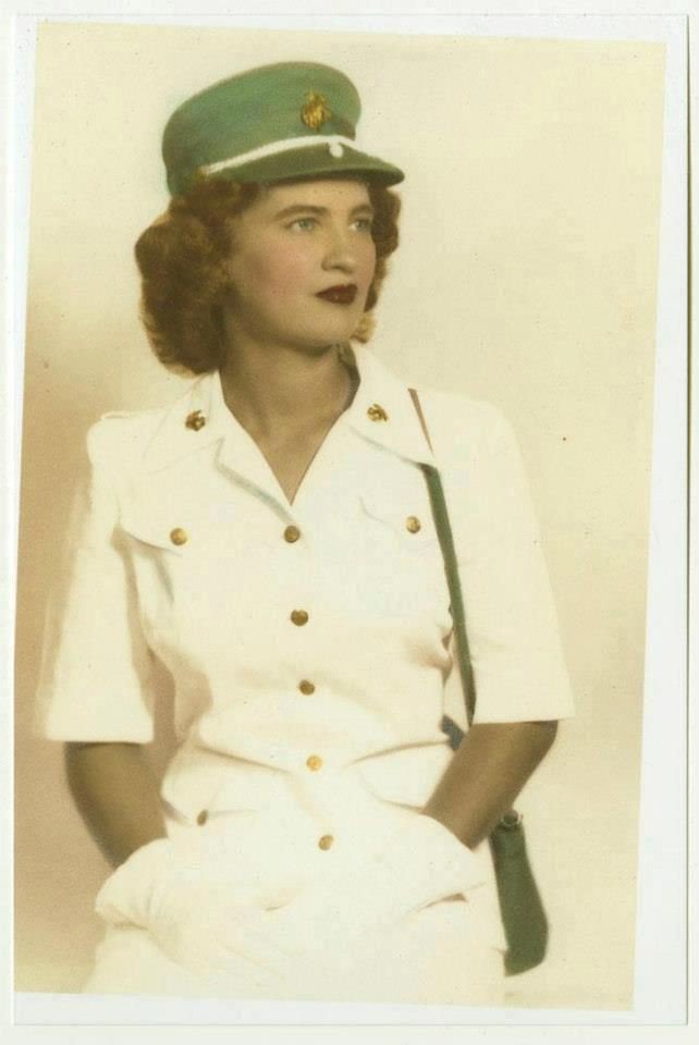 WomenAtWar2's tweet photo. US Marine Corps Women's Reserve summer uniform WWII, so stunning &amp; smart. #USMCWR #marines #uniform #womenatwar #WWII https://t.co/B2hipzA6Mg