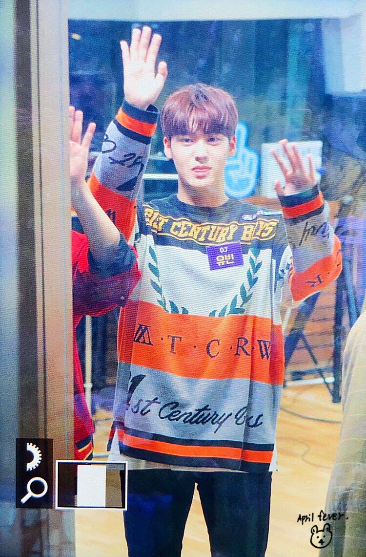 april__fever's tweet photo. 191014 아이돌라디오 프리뷰

오늘도 수고했어🥰
#송유빈 #SOMGYUVIN #4월의_유빈 https://t.co/yTiufUFm2O