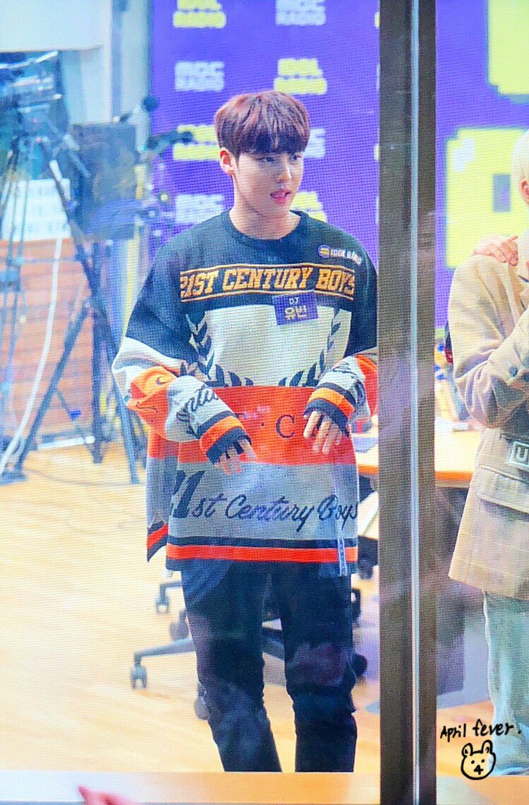 april__fever's tweet photo. 191014 아이돌라디오 프리뷰

오늘도 수고했어🥰
#송유빈 #SOMGYUVIN #4월의_유빈 https://t.co/yTiufUFm2O