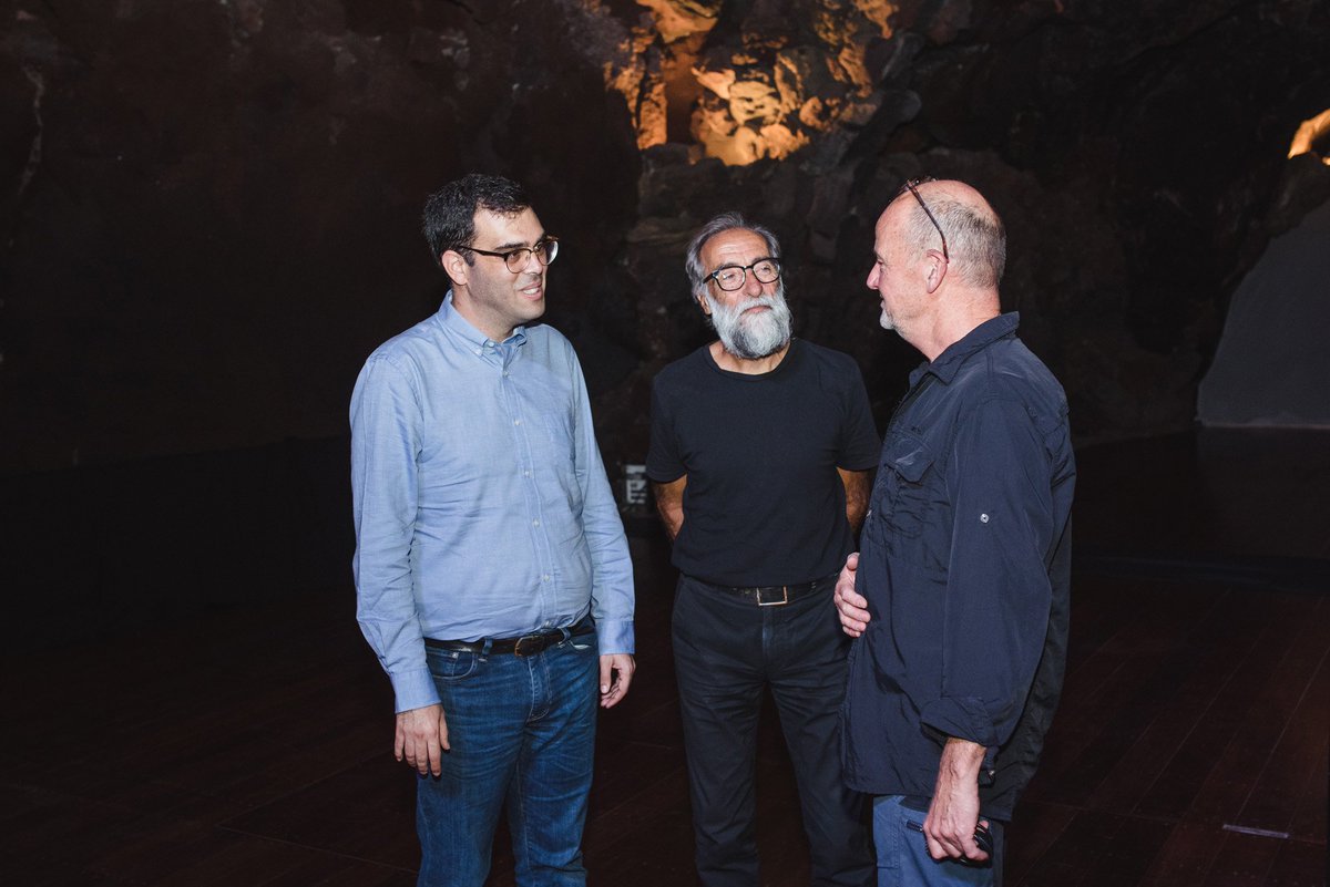 CulturaLanzarot's tweet photo. 🎹 La sutileza de #JonBalke inaugura con éxito el 16º @MusicaVisuaLanz. El pianista noruego ofreció un concierto en el que la improvisación jugó un papel esencial. El @MusicaVisuaLanz continua con la proyección de un documental sobre @ryuichisakamoto ➡️ https://t.co/2vA8uRN5Ax https://t.co/Aqf88O1cxH